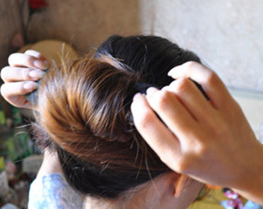 韩式盘头发的方法（二）